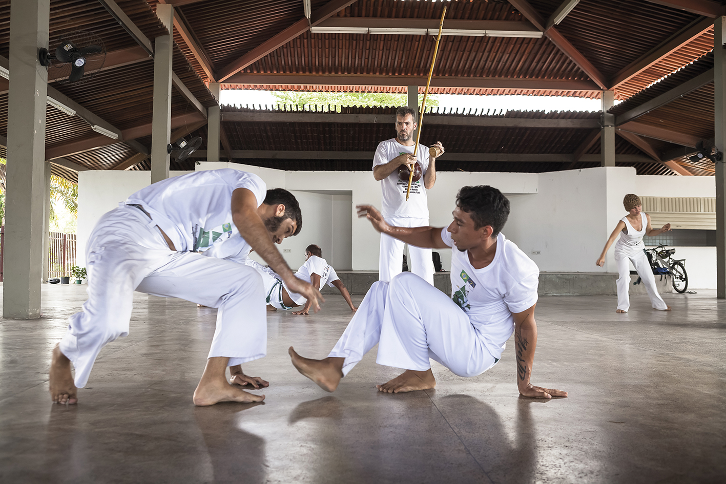 Capoeira faz bem para o corpo e a mente Algomais