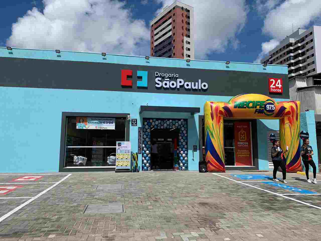 Primeira a funcionar 24h na capital, Drogaria São Paulo completa